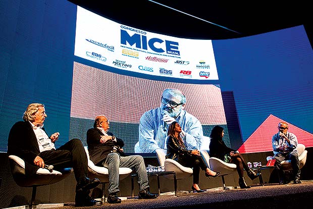 Painel Debate. Da esq. para dir. Sergio Ajzenberg, Fernando Elimelek, Carmela Borst, Vanessa Brandão, Luiz Buono